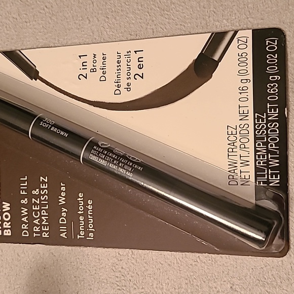 COVERGIRL MAKEUP BUNDLE OF 4 ITEMS - Picture 5 of 9